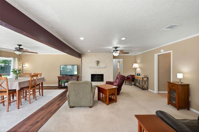 2111 Willow Boulevard, Pearland, TX 77581