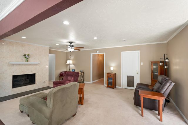 2111 Willow Boulevard, Pearland, TX 77581