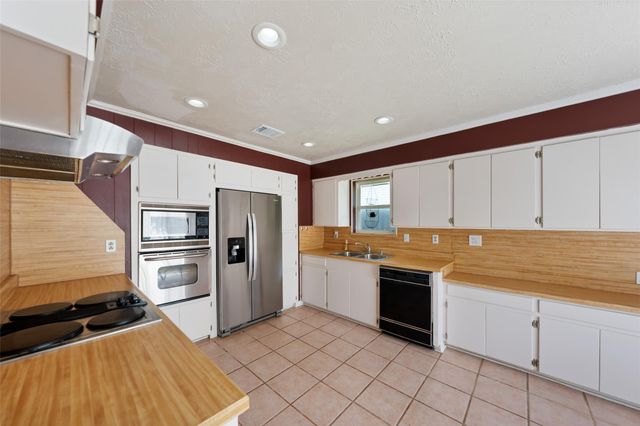 2111 Willow Boulevard, Pearland, TX 77581