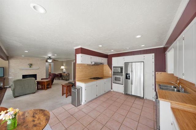 2111 Willow Boulevard, Pearland, TX 77581
