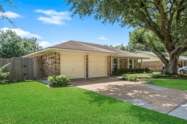 2111 Willow Boulevard, Pearland, TX 77581