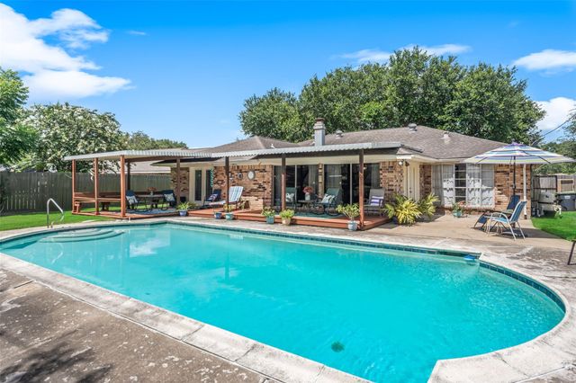 2111 Willow Boulevard, Pearland, TX 77581