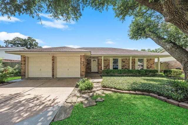 2111 Willow Boulevard, Pearland, TX 77581