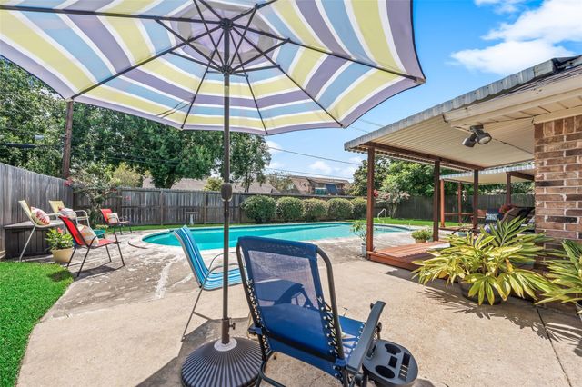 2111 Willow Boulevard, Pearland, TX 77581