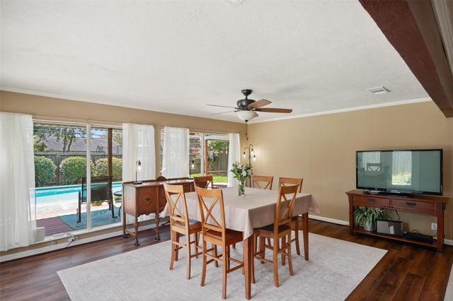 2111 Willow Boulevard, Pearland, TX 77581