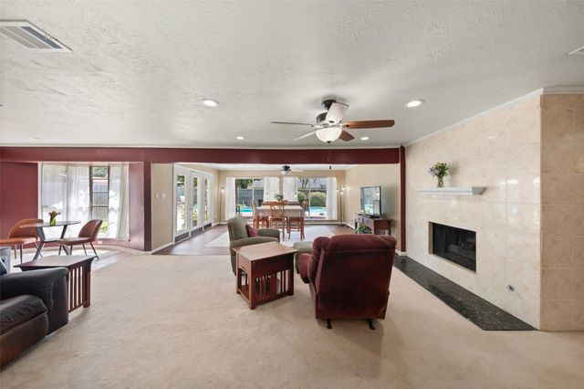 2111 Willow Boulevard, Pearland, TX 77581