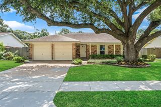 2111 Willow Boulevard, Pearland, TX 77581