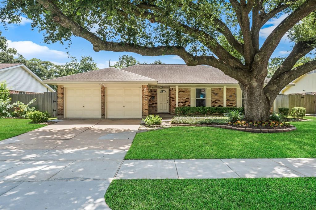 2111 Willow Boulevard, Pearland, TX 77581