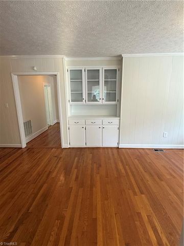 1362 Us 158 US Highway 158, Reidsville, NC 27320