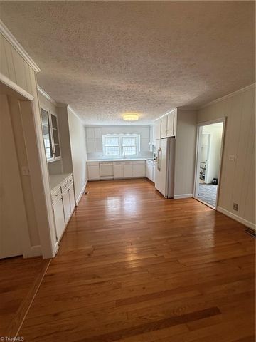 1362 Us 158 US Highway 158, Reidsville, NC 27320