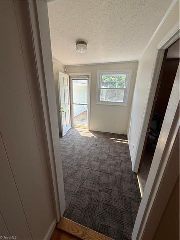 1362 Us 158 US Highway 158, Reidsville, NC 27320