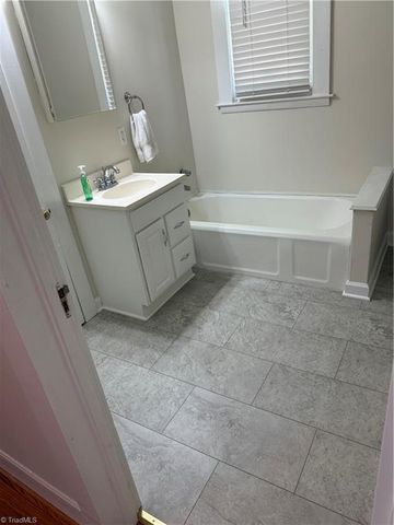 1362 Us 158 US Highway 158, Reidsville, NC 27320