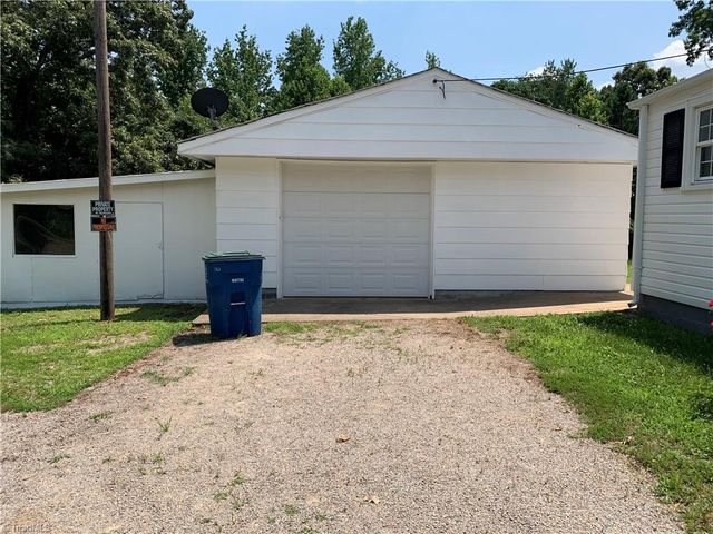 1362 Us 158 US Highway 158, Reidsville, NC 27320