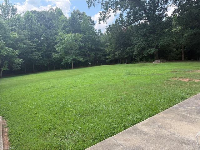 1362 Us 158 US Highway 158, Reidsville, NC 27320