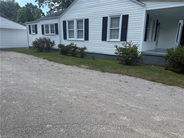 1362 Us 158 US Highway 158, Reidsville, NC 27320