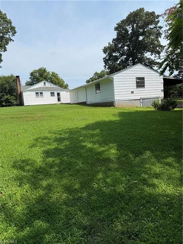 1362 Us 158 US Highway 158, Reidsville, NC 27320