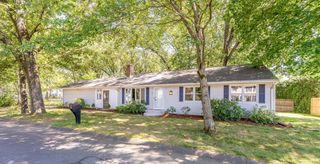 70 Ferncroft St, Longmeadow, MA 01106