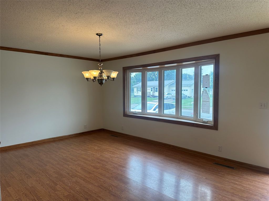 1205 S 4th Street, Marshalltown, IA 50158