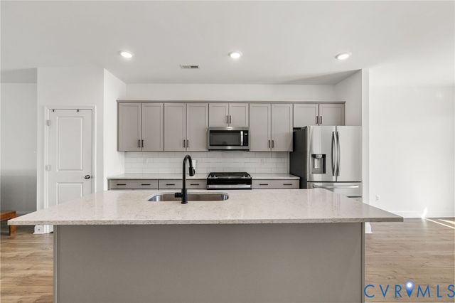 13756 Village View Dr, Midlothian, VA 23114