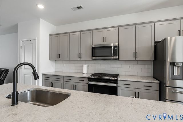 13756 Village View Dr, Midlothian, VA 23114