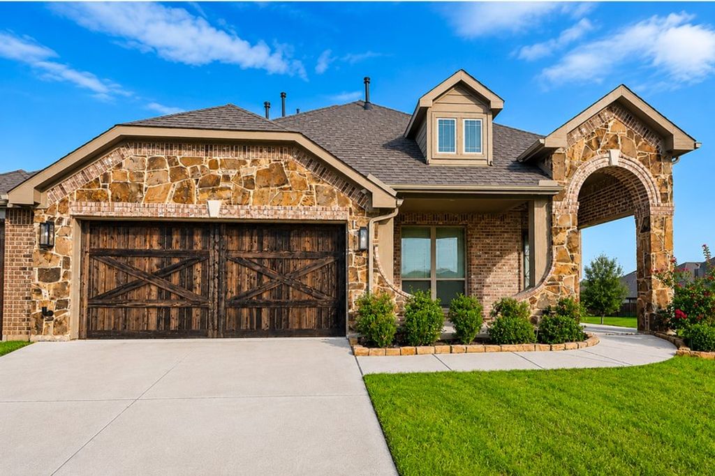 2773 Richard Street, Burleson, TX 76028