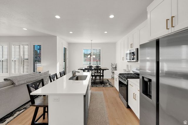 8283 W JOSHUA TREE LN, Magna, UT 84044