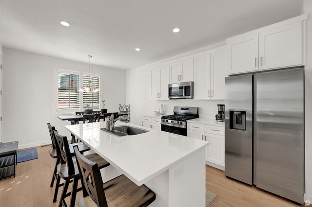 8283 W JOSHUA TREE LN, Magna, UT 84044