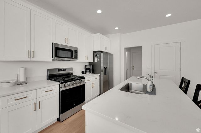 8283 W JOSHUA TREE LN, Magna, UT 84044