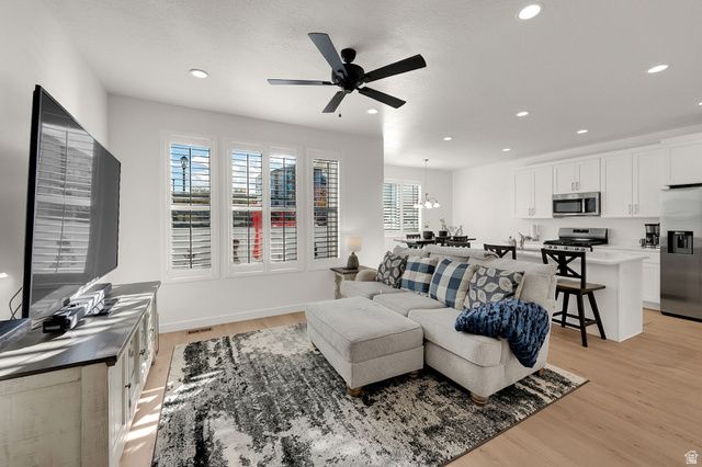 8283 W JOSHUA TREE LN, Magna, UT 84044