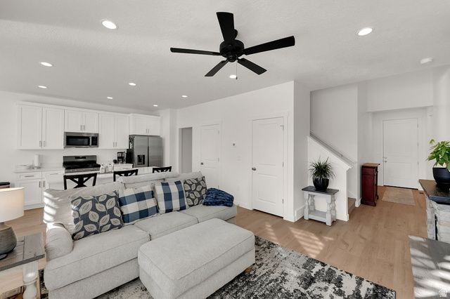 8283 W JOSHUA TREE LN, Magna, UT 84044