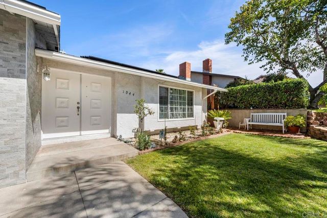 1544 Knob Hill Road, San Marcos, CA 92069