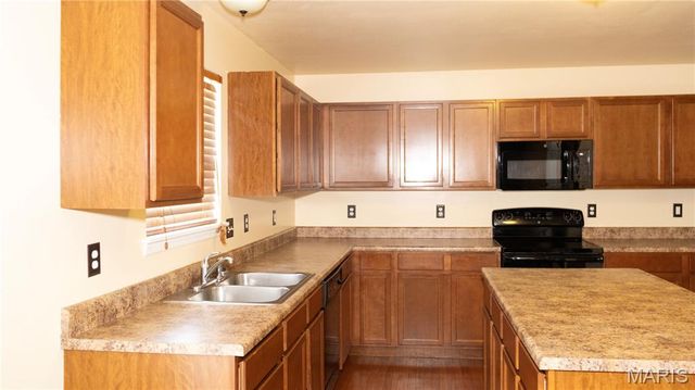 6912 Arbor Cove Drive, Fairview Heights, IL 62208