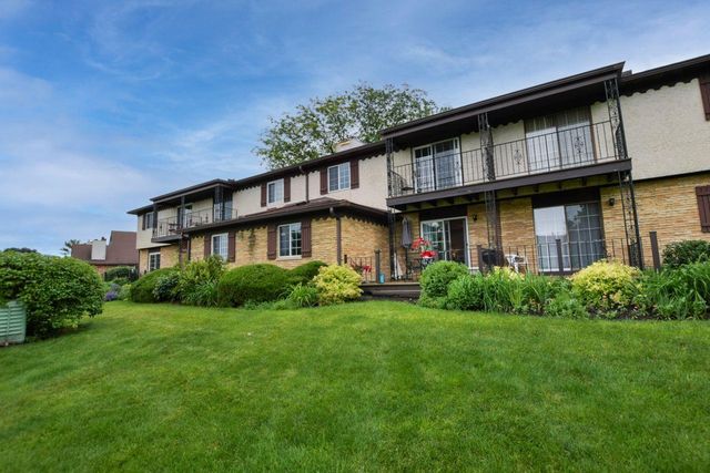 48 Golf Course Road, Madison, WI 53704