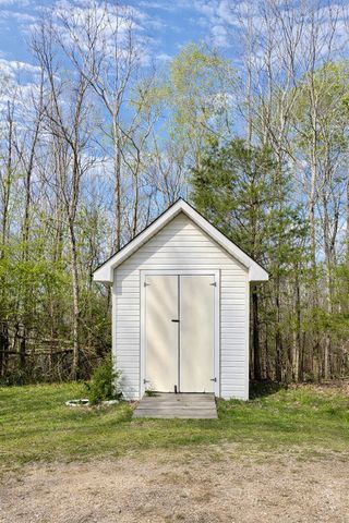 950 Sewell Branch Rd, Clifton, TN 38425