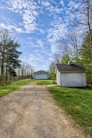 950 Sewell Branch Rd, Clifton, TN 38425