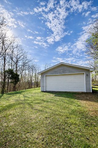 950 Sewell Branch Rd, Clifton, TN 38425