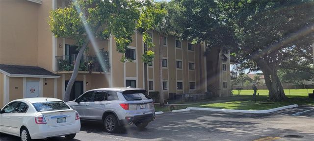 350 Palm Circle 104, Pembroke Pines, FL 33025