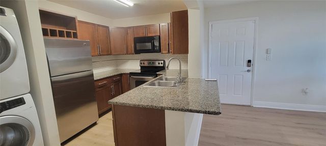 350 Palm Circle 104, Pembroke Pines, FL 33025