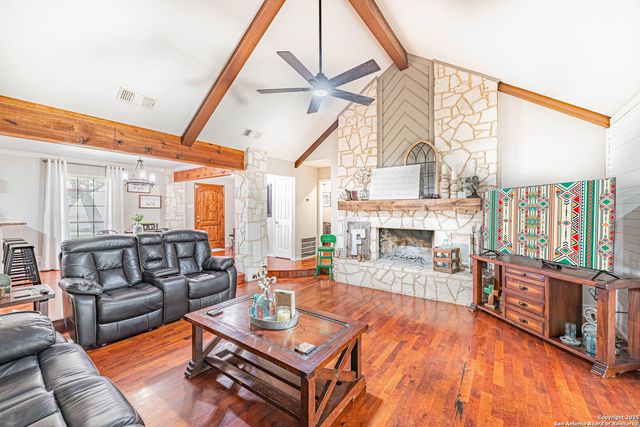 461 FM 3432, La Vernia, TX 78121