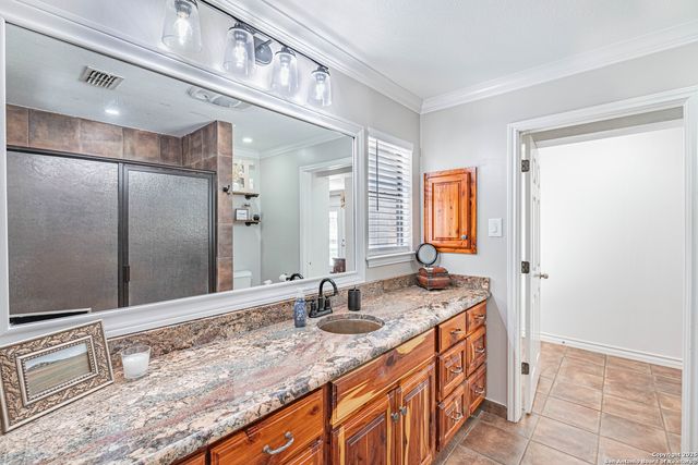 461 FM 3432, La Vernia, TX 78121