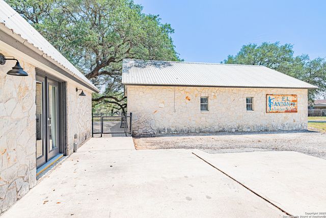 461 FM 3432, La Vernia, TX 78121