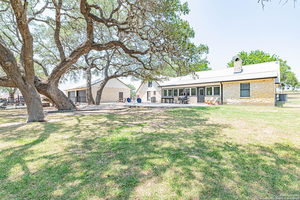 461 FM 3432, La Vernia, TX 78121