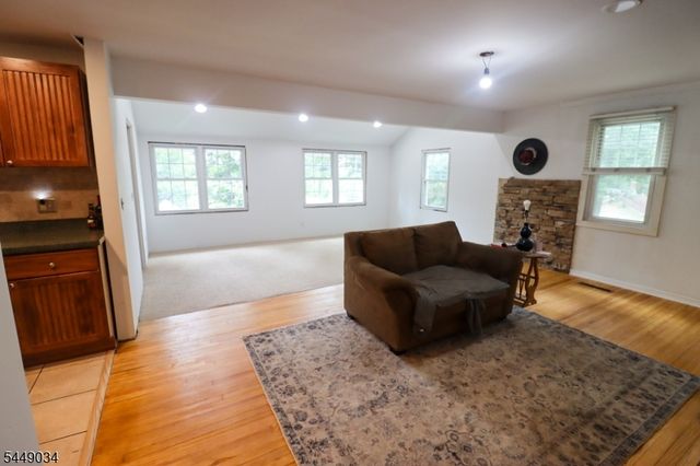 20 Mt Crest Rd, Jefferson Twp., NJ 07438