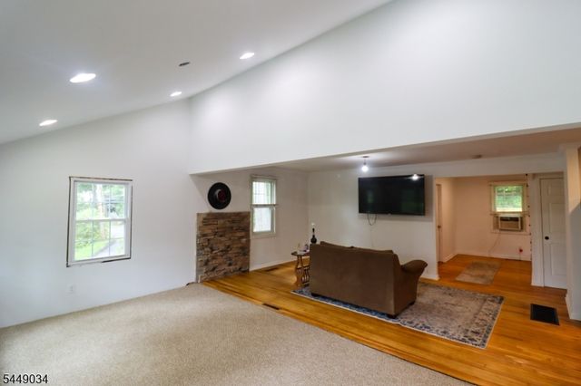 20 Mt Crest Rd, Jefferson Twp., NJ 07438