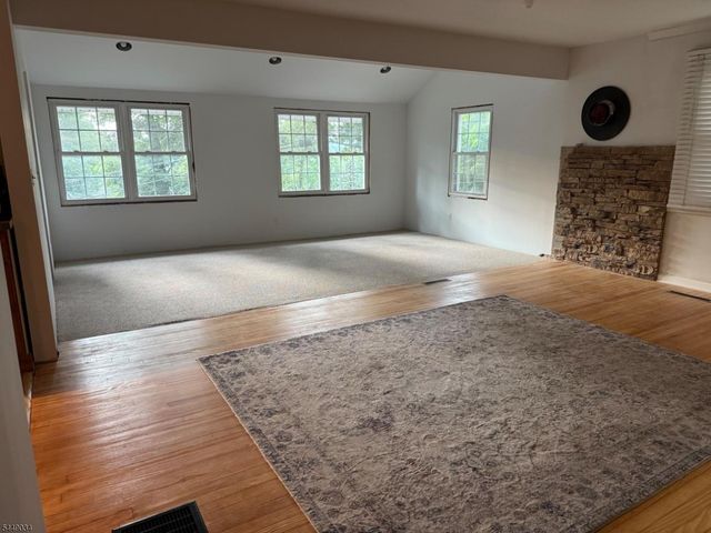 20 Mt Crest Rd, Jefferson Twp., NJ 07438