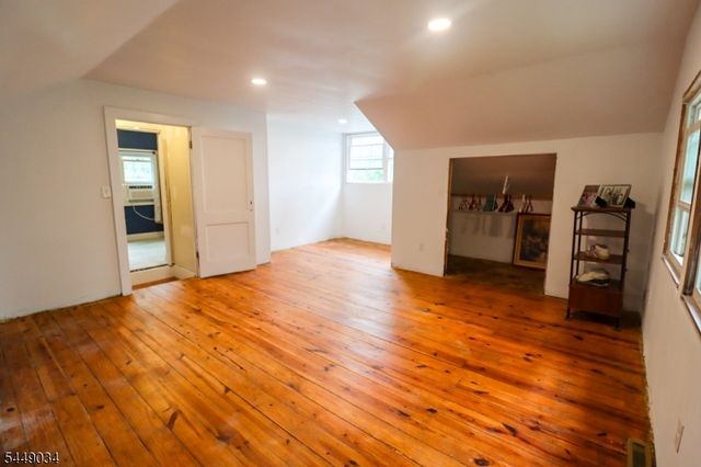 20 Mt Crest Rd, Jefferson Twp., NJ 07438