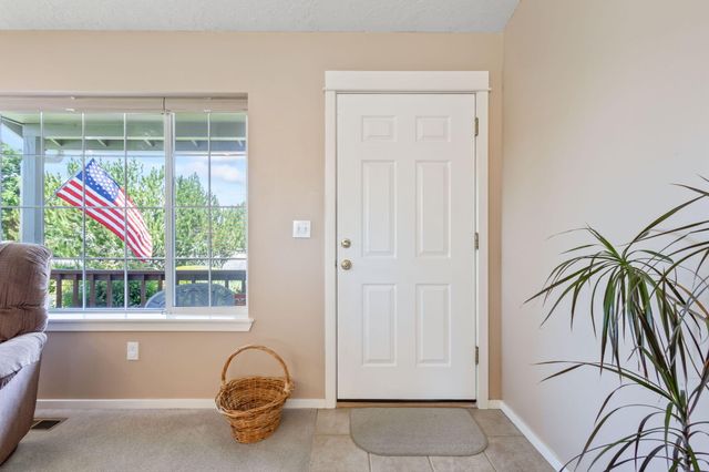 537 NE Marigold Street, Madras, OR 97741