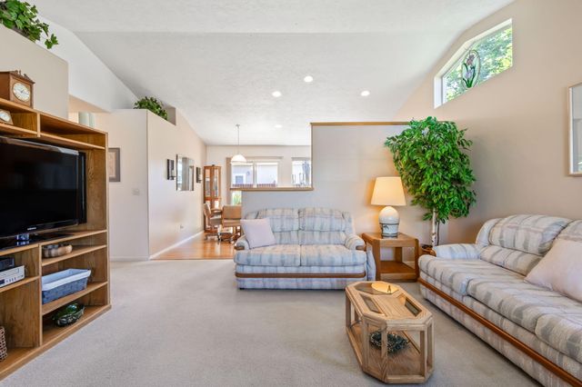 537 NE Marigold Street, Madras, OR 97741