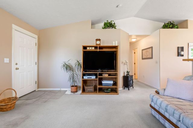 537 NE Marigold Street, Madras, OR 97741