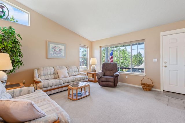 537 NE Marigold Street, Madras, OR 97741